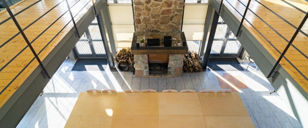 Emajoe-Suursoo-holiday-home-big-hall-with-fireplace-visitestonia-visittartu-visitluunja