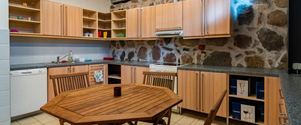 Emajoe-Suursoo-holiday-home-kitchen-visitestonia-visittartu-visitluunja