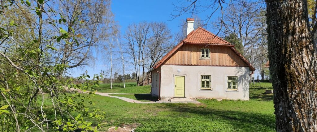 House-of-crafts-outside