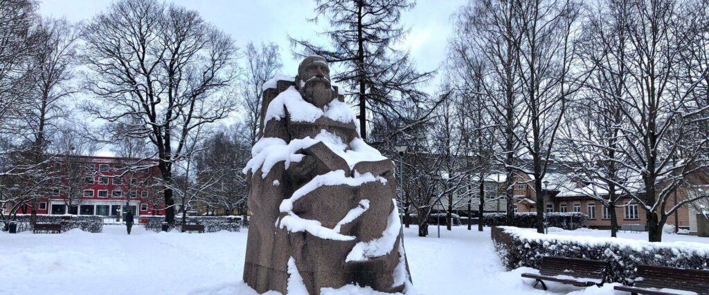 Jakob-Hurt-monument-visittartu-visitestonia-winter-2