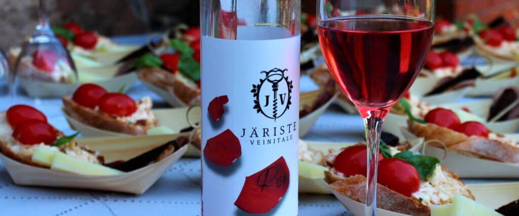 Jariste-Veinitalu-roosa-vein-ja-suupisted