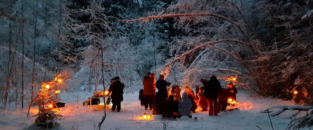 Laternatega-jalutuskaik-mauinasjutulises-polismetsas_1