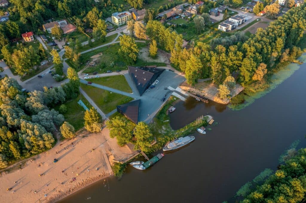 Lodjakoda-barge-centre-ulejoe-promenaad-visit-tartu-visit-estonia
