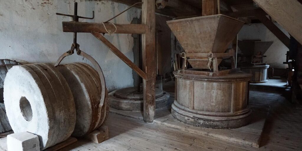 Millstones-Hellenurme-Mill-Museum-visitestonia-visittartu