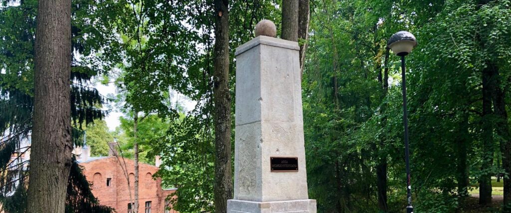 Monument-to-Johann-Karl-Simon-Morgenstern-visitestonia-visittartu-1