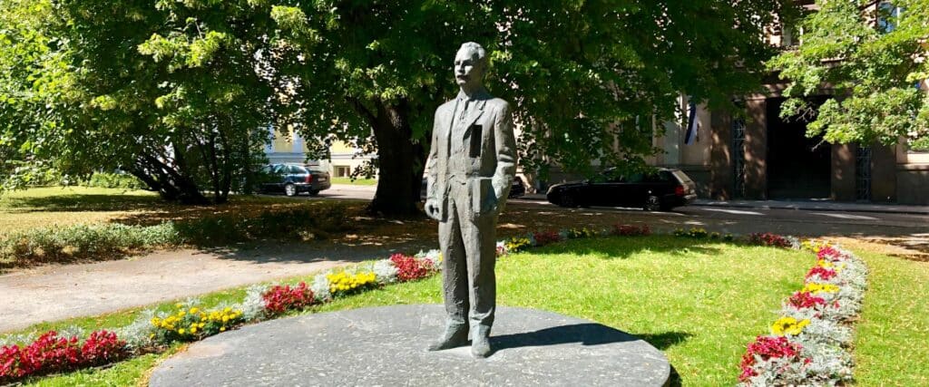 Peeter-Pold-Visit-Estinia-Tartu-Visitor-Centre-2