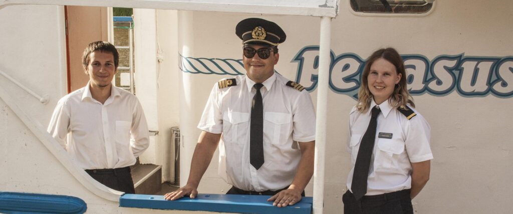 Pegasus_crew_river_emajogi_tartu_visittartu_river_cruise