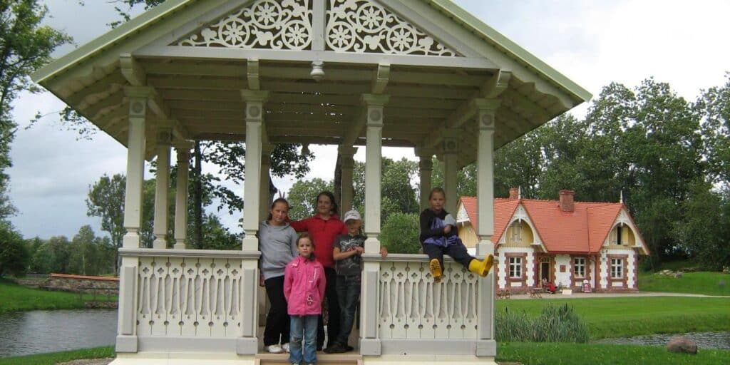 Photo-hunt-in-Luke-manor-park-visitestonia-visittartu-1