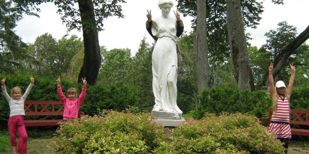 Photo-hunt-in-Luke-manor-park-visitestonia-visittartu-2