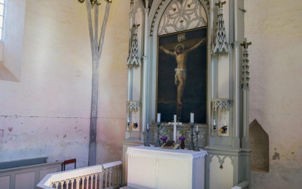 Puhja-church-altar-visit-Elva