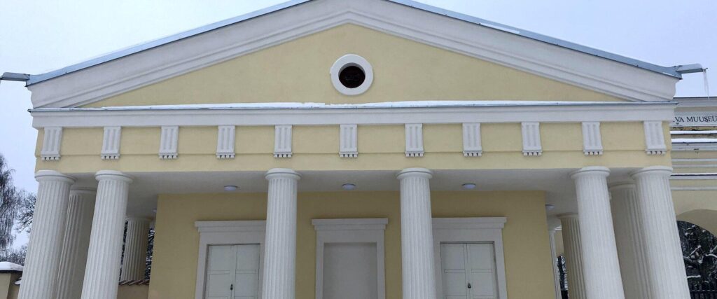 Raadi-moisa-varavahoone-visittartu-visitestonia