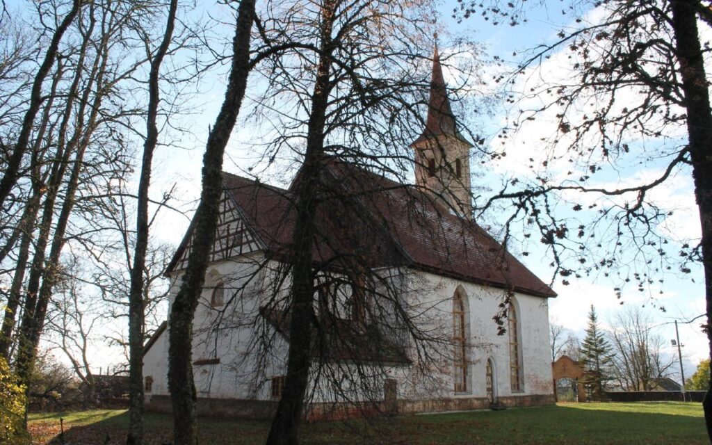 Rannu-church-outside-visit-elva-1