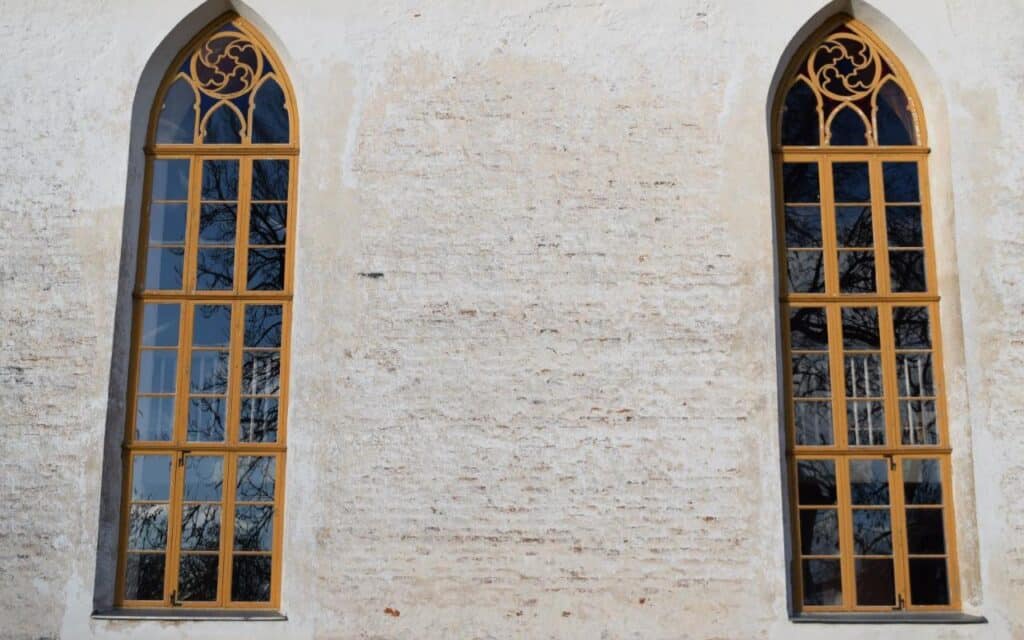 Rannu-church-windows-visit-elva