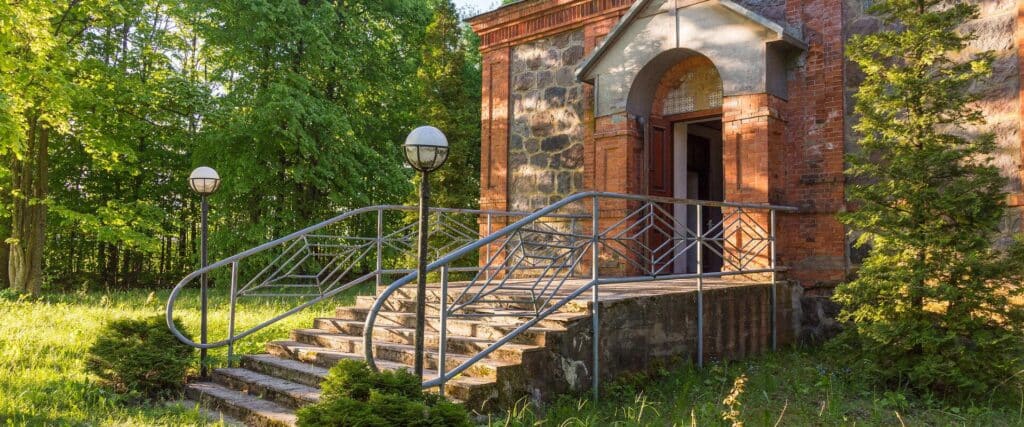 Rannu-orthodox-church-stairs-