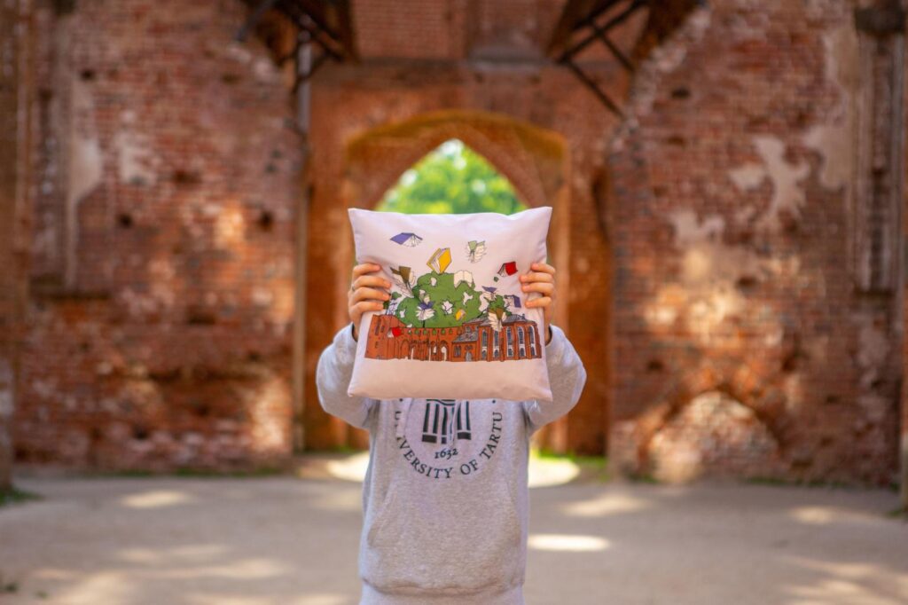 Tartu-university-gift-souvenirs-shop-visit-tartu-visit-estonia-2