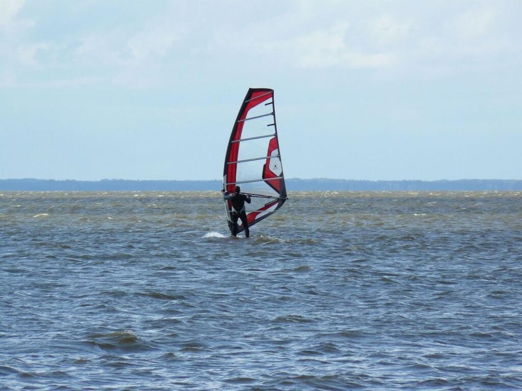 Trepimae-puhkeala-purjelaudur-U.Rootsmaa