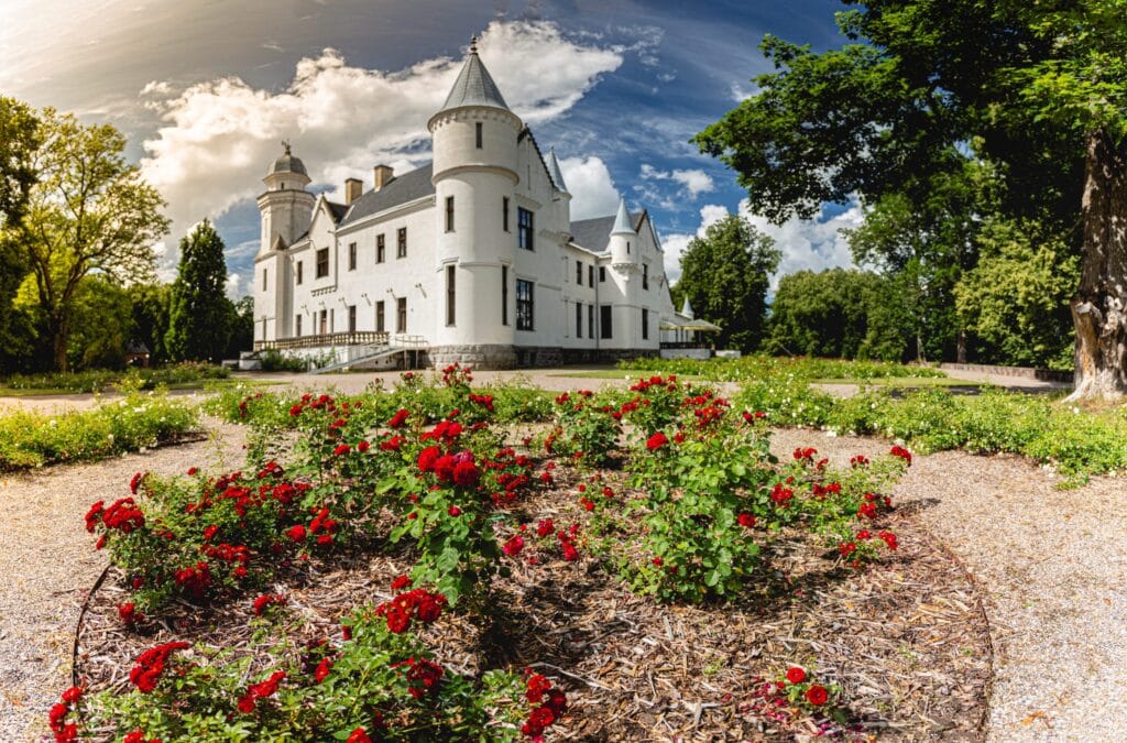 alatskivi-giidituur-parunite-jalgedes-006-visit-estonia