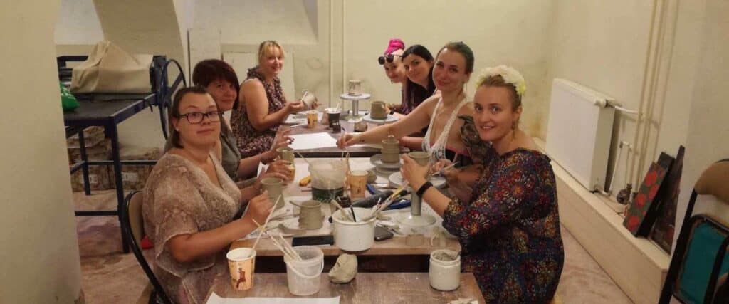 alatskivi-keraamika-tootoad-alatskivi-visit-sibulatee-onion-route-visit-tartu-visit-estonia-Copy