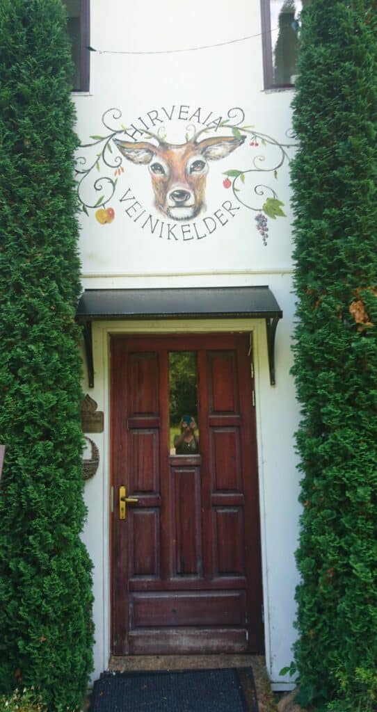 alatskivi-moisamaitsed-kohalike-maitsete-pood-ja-veinikoda-009-visit-estonia