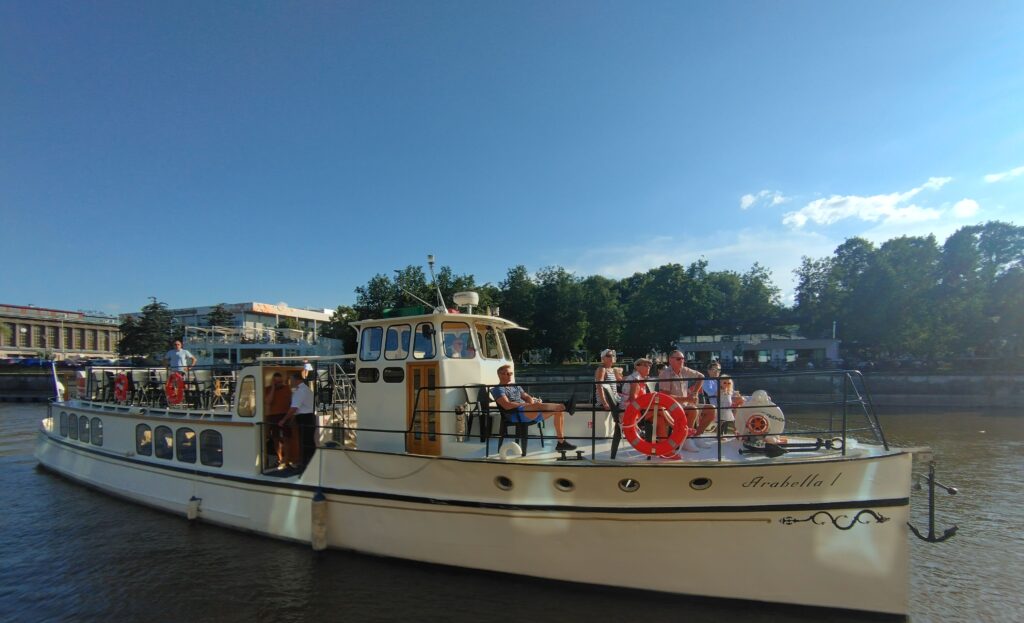 arabella-i-laevasoidud-ettetellimisega-erilised-hetked-emajoel-001-visit-estonia