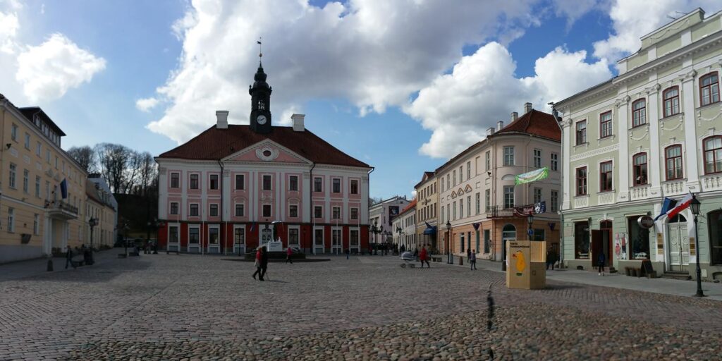 Guided tour in Tartu Old Town and Toomemägi Hill