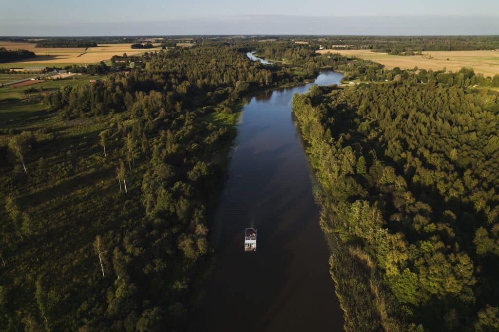 elamused-emajoel-ja-emajoe-suursoos-joesviidil-vidiitestonia-004-visit-estonia