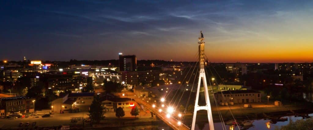 emajoe-linnaujula-visit-tatu-visit-estonia-ulejoe-promenaad-12