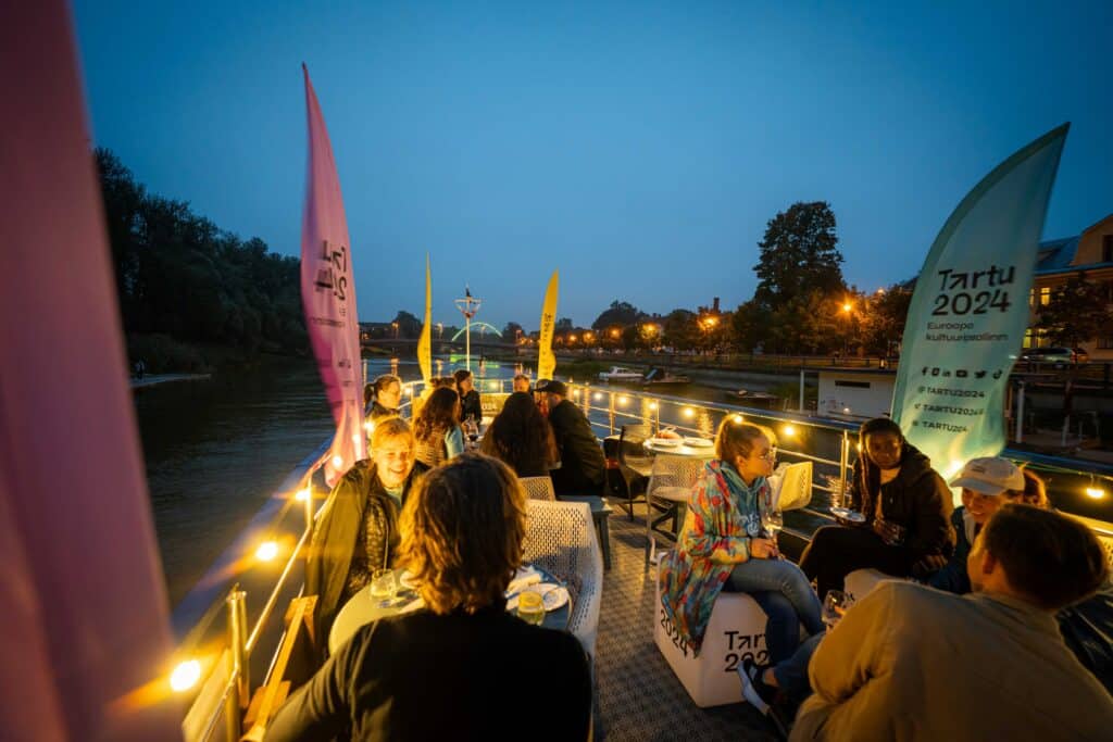 emajoekruiis-ml-pegasusega-008-visit-estonia