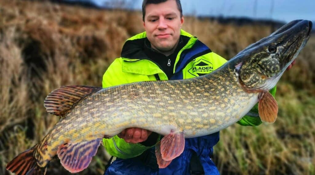 fishing-pike-visitestonia-visittartu-waterfun