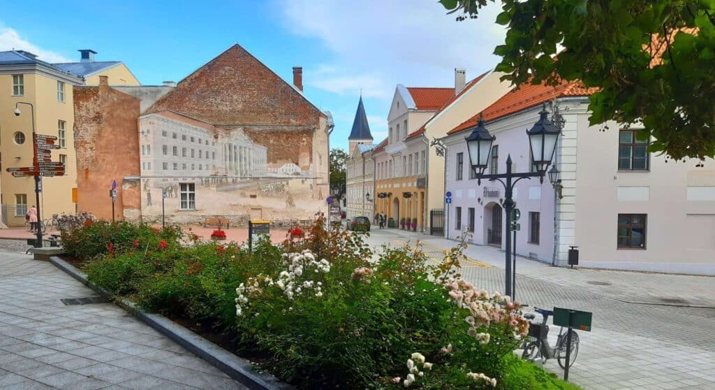 giidiga-jalutuskaik-hommikuses-tartus-011-visit-estonia