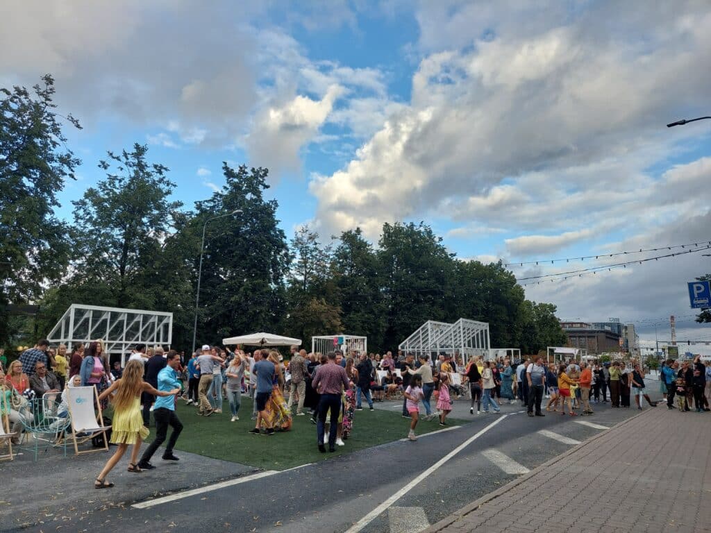 giidiga-jalutuskaik-tartu-vanalinnas-015-visit-estonia