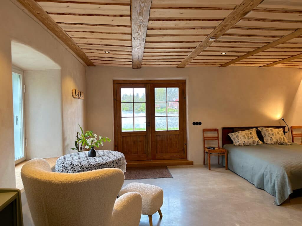 Edited in Tezza with: Shadows, Sharpen, Highlights, Saturation, & Exposure