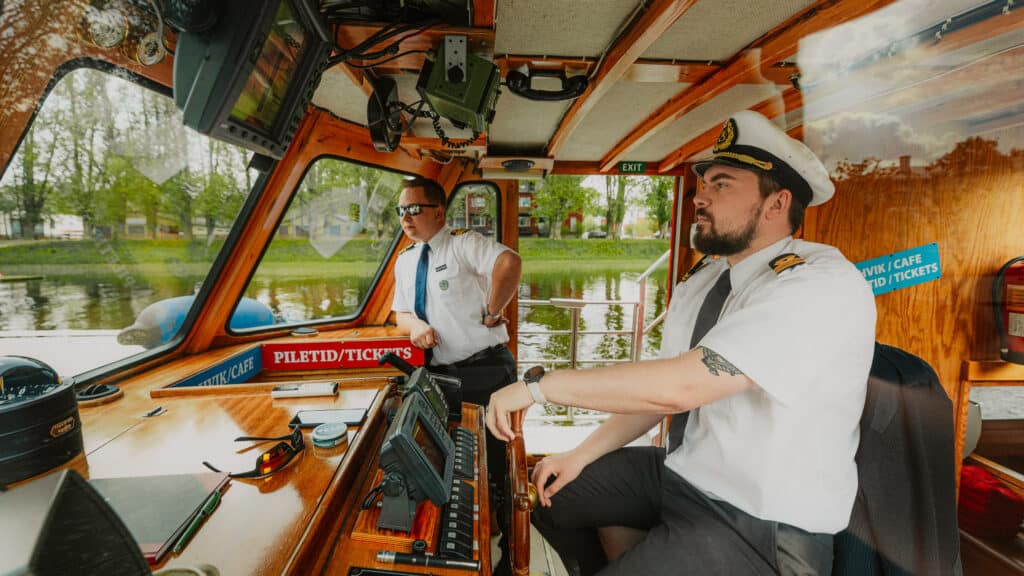 joelaev-ml-alfaga-soit-emajoel-005-visit-estonia