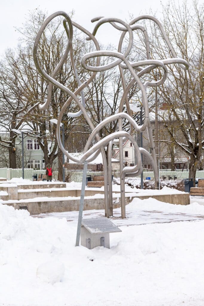 jurilotman-statue-visitestonia-visittartu-2