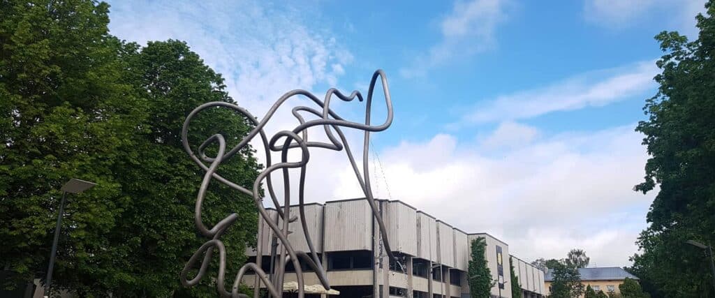 lotman-statue-visit-estonia