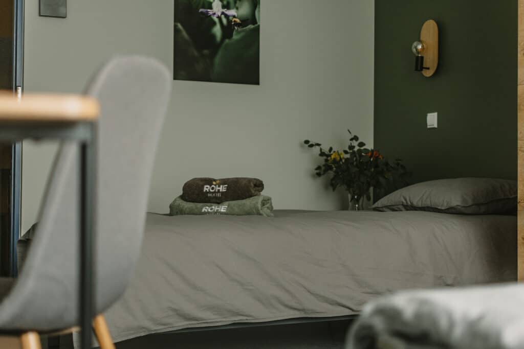 monusalt-roheline-oobimine-tartus-001-visit-estonia-17