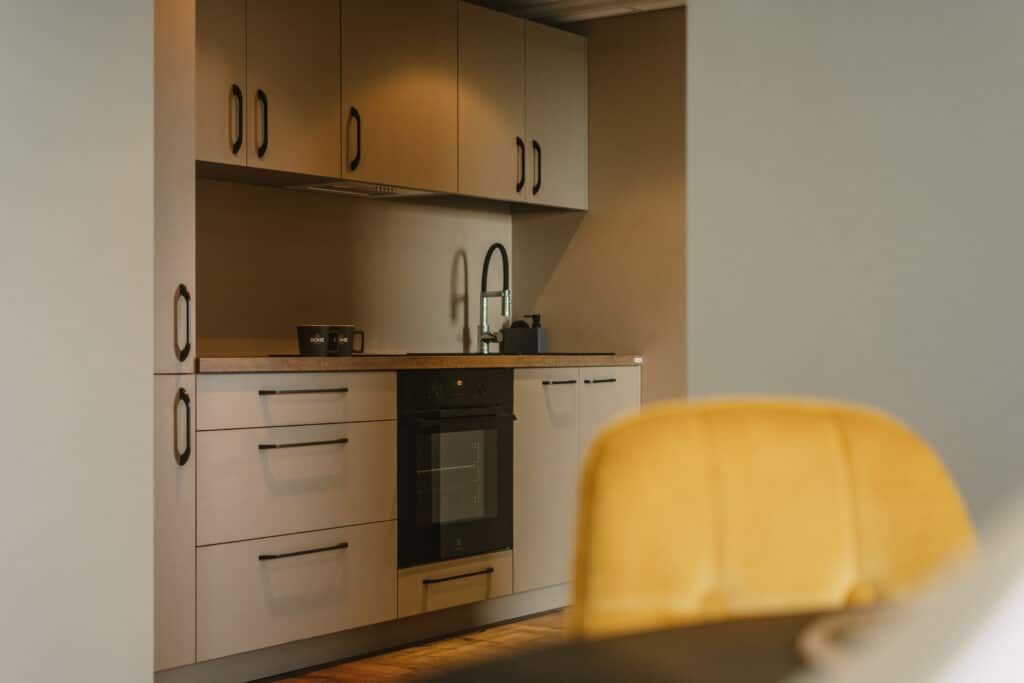 monusalt-roheline-oobimine-tartus-006-visit-estonia-17