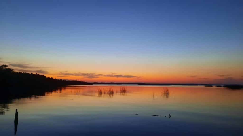 nature-tours-estonia-2-paevane-sup-matk-emajoe-suursoo-vetel-013-visit-estonia