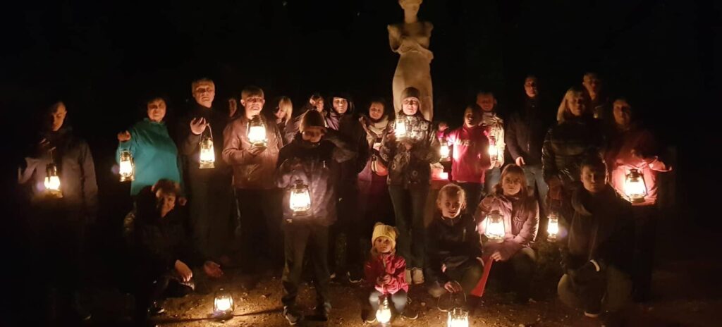 night-romance-in-Luke-manor