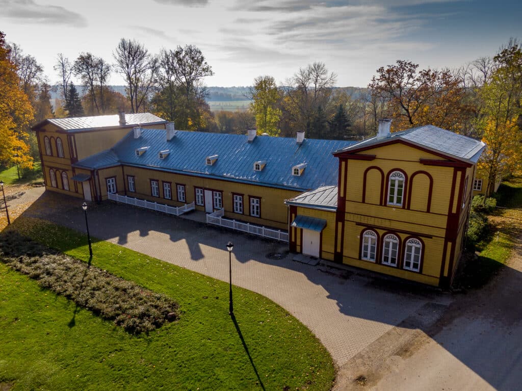 palupera-moisakompleks-004-visit-estonia