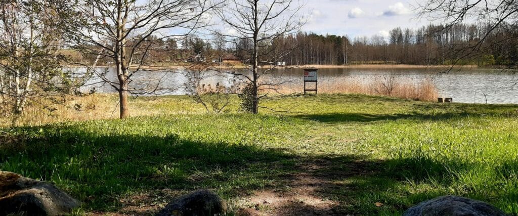 pikksaare-fireplace-area-near-Pangodi-tenting-area-visit-tartu-visit-estonia-nature-1