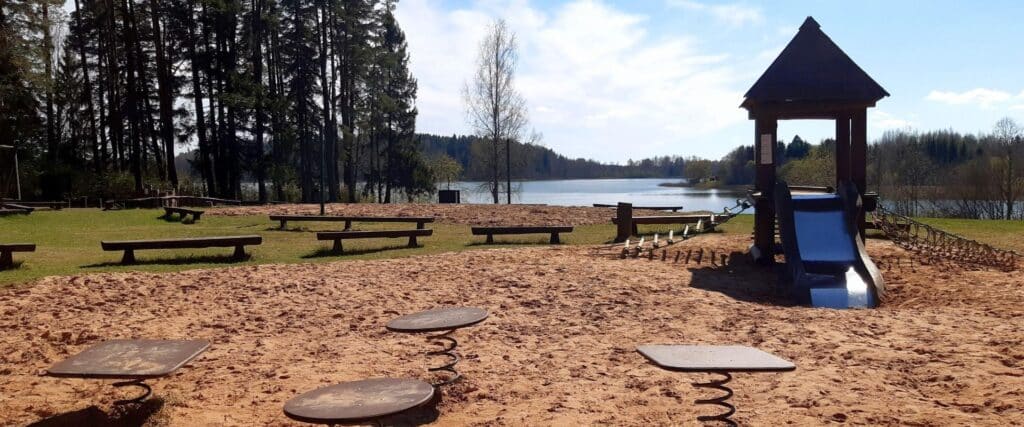 pikksaare-fireplace-area-near-Pangodi-tenting-area-visit-tartu-visit-estonia-nature-14