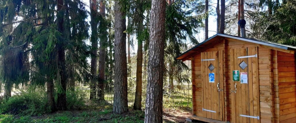 pikksaare-fireplace-area-near-Pangodi-tenting-area-visit-tartu-visit-estonia-nature-17