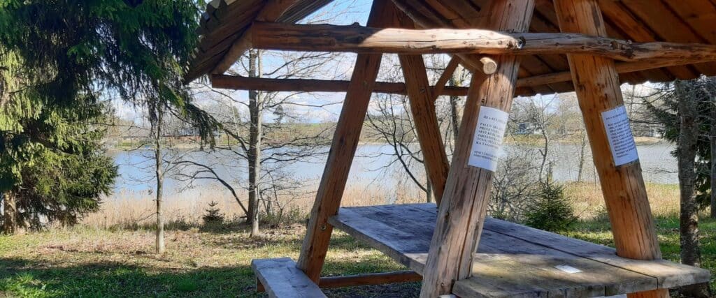 pikksaare-fireplace-area-near-Pangodi-tenting-area-visit-tartu-visit-estonia-nature-5