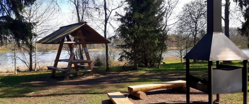 pikksaare-fireplace-area-near-Pangodi-tenting-area-visit-tartu-visit-estonia-nature-6