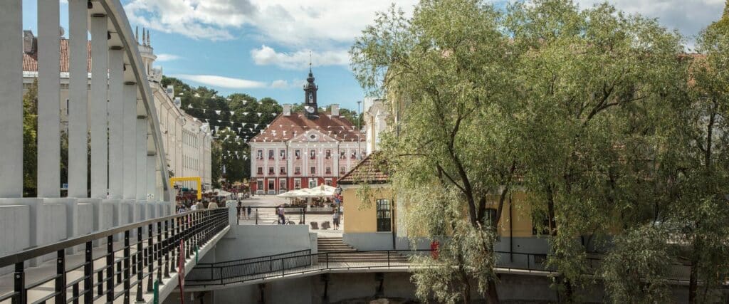 riina-varol-arch-bridge-tartu-visitestonia