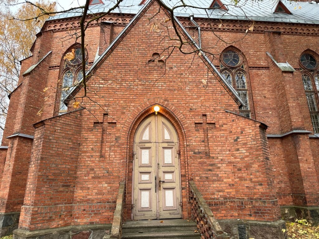 rkk-tartu-puhima-neitsi-maarja-parispatuta-saamise-kirik-011-visit-estonia