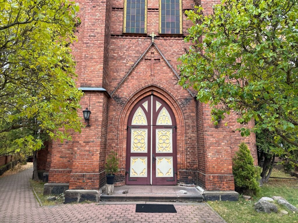 rkk-tartu-puhima-neitsi-maarja-parispatuta-saamise-kirik-012-visit-estonia