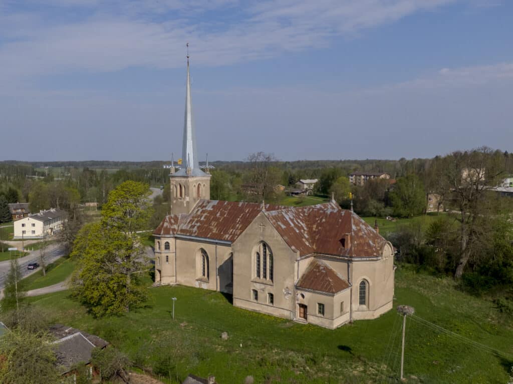 rongu-mihkli-miikaeli-kirik-008-visit-estonia