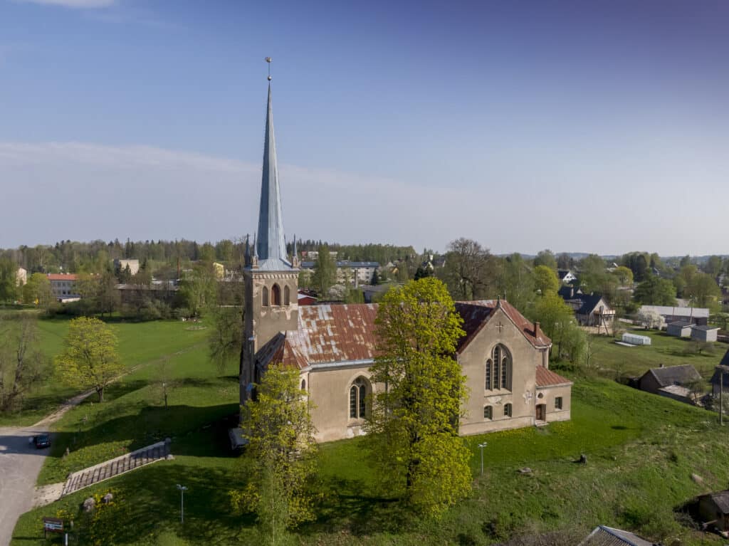 rongu-mihkli-miikaeli-kirik-009-visit-estonia